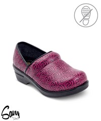Savvy Brandy Tooled Women's Berry Nursing Clogs